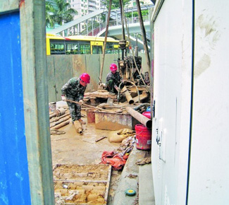 鎮海路圍擋施工