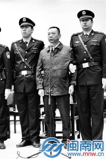 劉漢涉黑團伙 五地同時受審