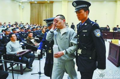 劉漢等36人涉黑案歷經17天審理，一審全部休庭。