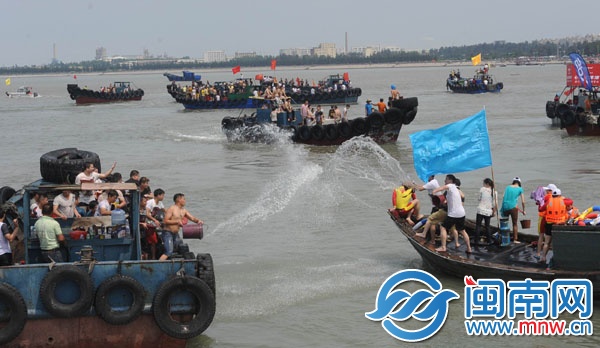 海都報(bào)組織的20名讀者在海上激戰(zhàn)