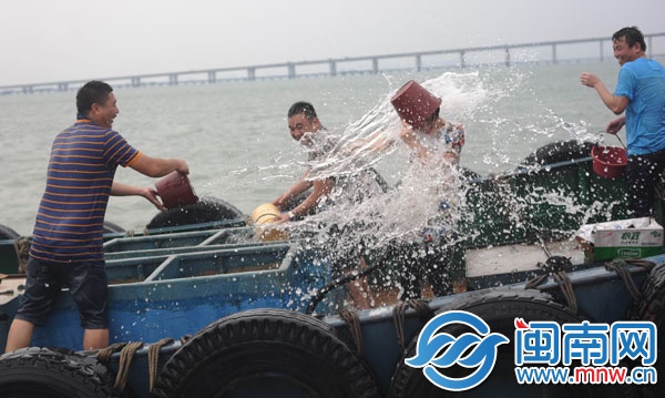 蚶江海上潑水節(jié),千人歡樂(lè)大戰(zhàn)